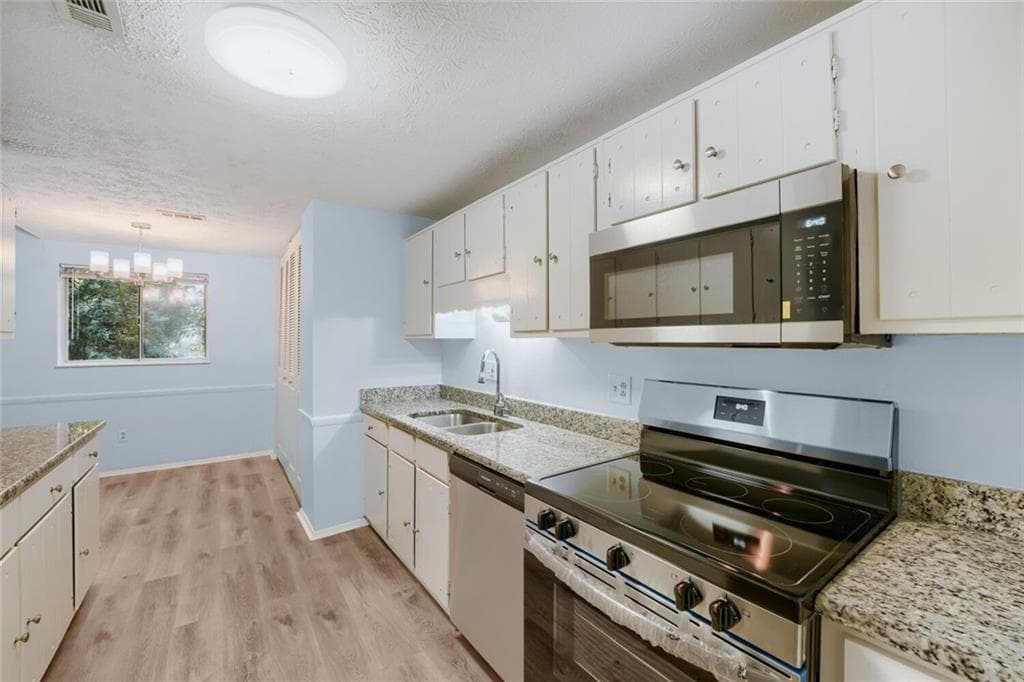 4 bedroom, 3 bathroom, 1,870 sq ft single family residence for sale at 2035 N Landing Way, Marietta, GA 30066 — photo 10