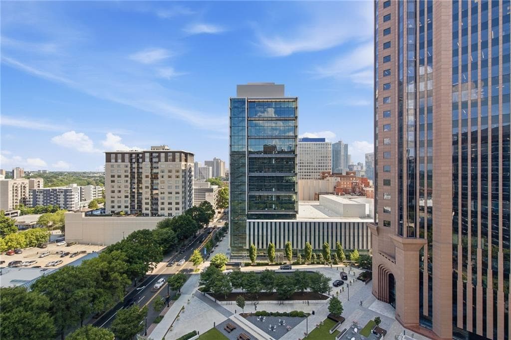 1 bedroom, 1 bathroom, 786 sq ft condominium for sale at 620 Peachtree Street 1607, Atlanta, GA 30308 — photo 2