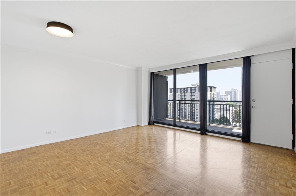 1 bedroom, 1 bathroom, 786 sq ft condominium for sale at 620 Peachtree Street 1607, Atlanta, GA 30308 — photo 6