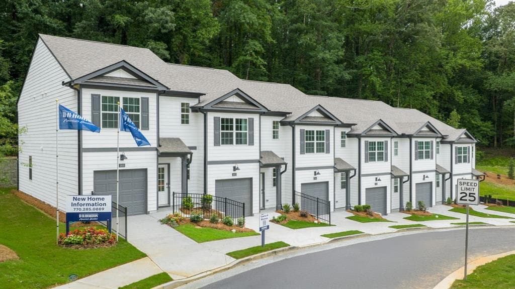 3 bedroom, 3 bathroom, 1,418 sq ft townhouse for sale at 2833 Georgia Aster Way 41, Atlanta, GA 30318 — photo 4
