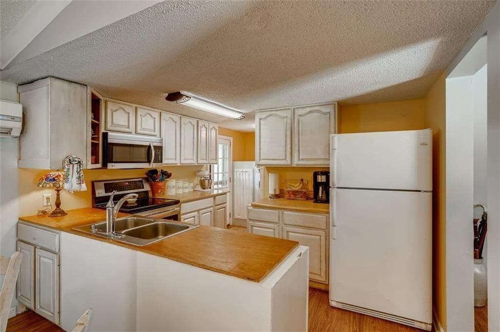 3 bedroom, 2 bathroom, 1,056 sq ft single family residence for sale at 3397 Knox Bridge Highway, Canton, GA 30114 — photo 8