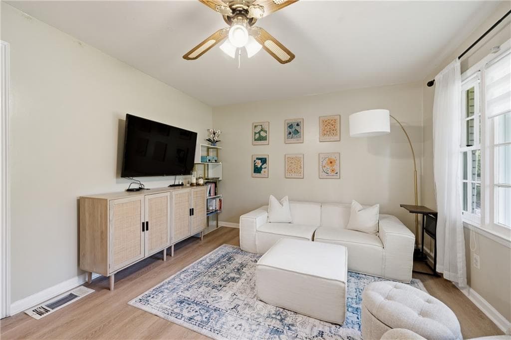 3 bedroom, 2 bathroom, 1,335 sq ft single family residence under contract at 6803 Queen Mill Road, Mableton, GA 30126 — photo 2