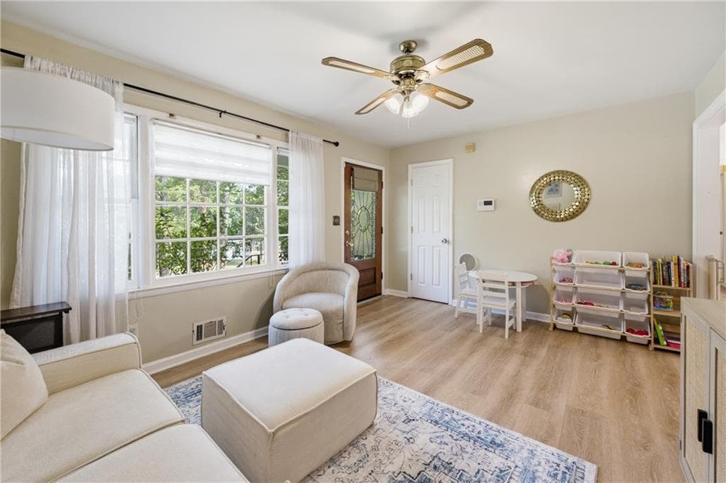 3 bedroom, 2 bathroom, 1,335 sq ft single family residence under contract at 6803 Queen Mill Road, Mableton, GA 30126 — photo 4