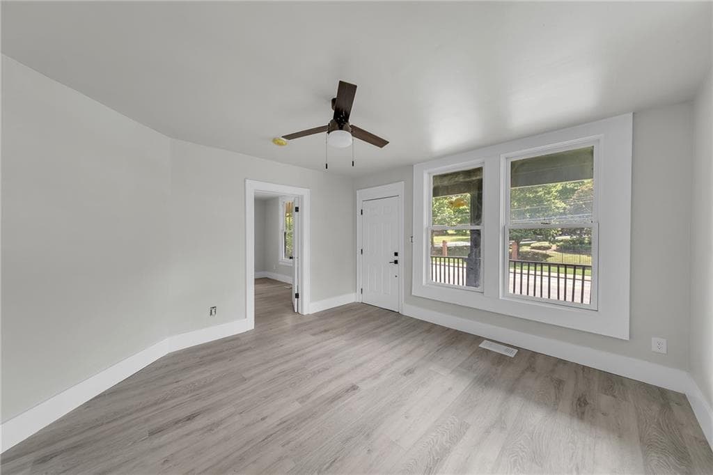 3 bedroom, 2 bathroom, 1,372 sq ft single family residence for sale at 1053 Metropolitan Parkway, Atlanta, GA 30310 — photo 6