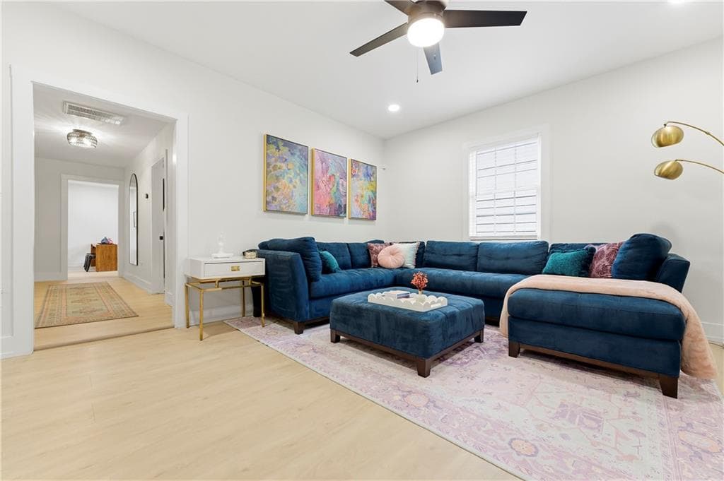 3 bedroom, 2 bathroom, 1,256 sq ft single family residence for sale at 674 Jett Street, Atlanta, GA 30318 — photo 3