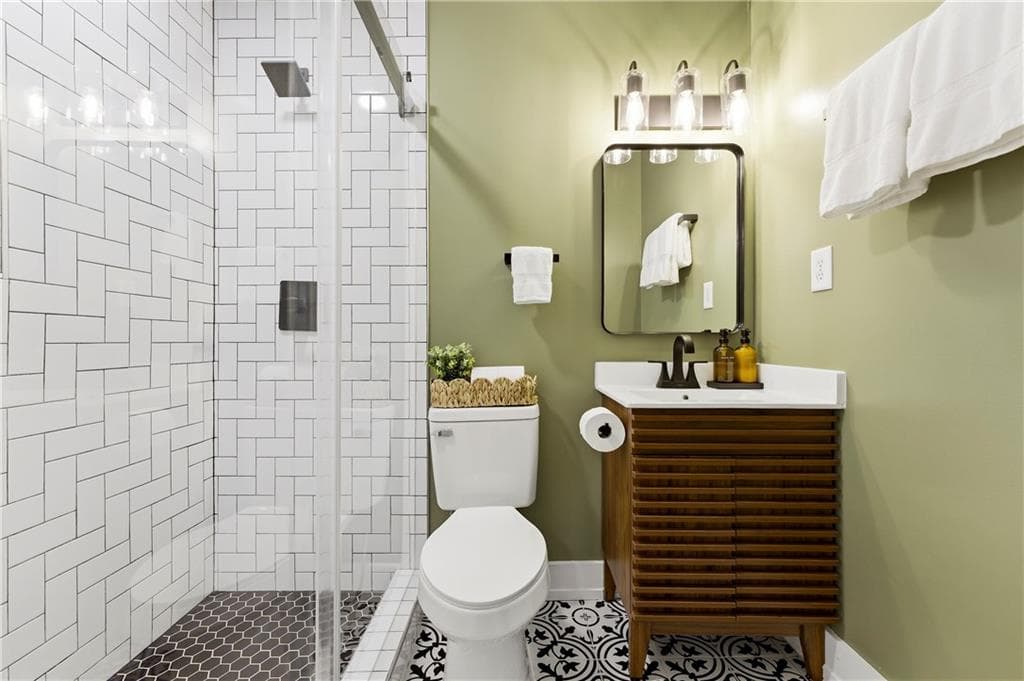 3 bedroom, 2 bathroom, 1,256 sq ft single family residence for sale at 674 Jett Street, Atlanta, GA 30318 — photo 5