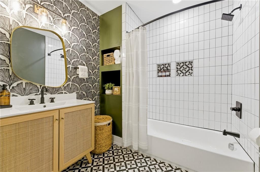 3 bedroom, 2 bathroom, 1,256 sq ft single family residence for sale at 674 Jett Street, Atlanta, GA 30318 — photo 9