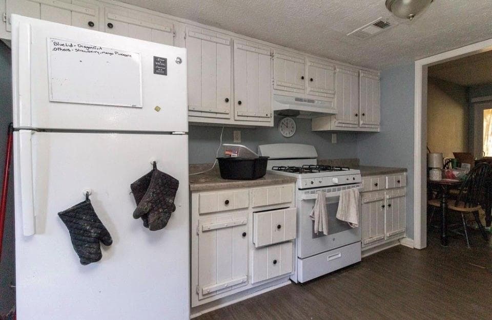 2 bedroom, 3 bathroom, 1,302 sq ft townhouse for sale at 8697 Ashley Way, Douglasville, GA 30134 — photo 2