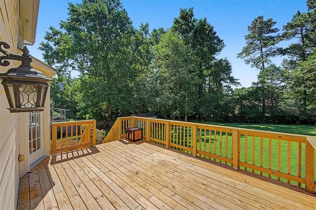 3 bedroom, 3 bathroom, 2,066 sq ft single family residence for sale at 4111 Falcon Shores Court, Acworth, GA 30101 — photo 2