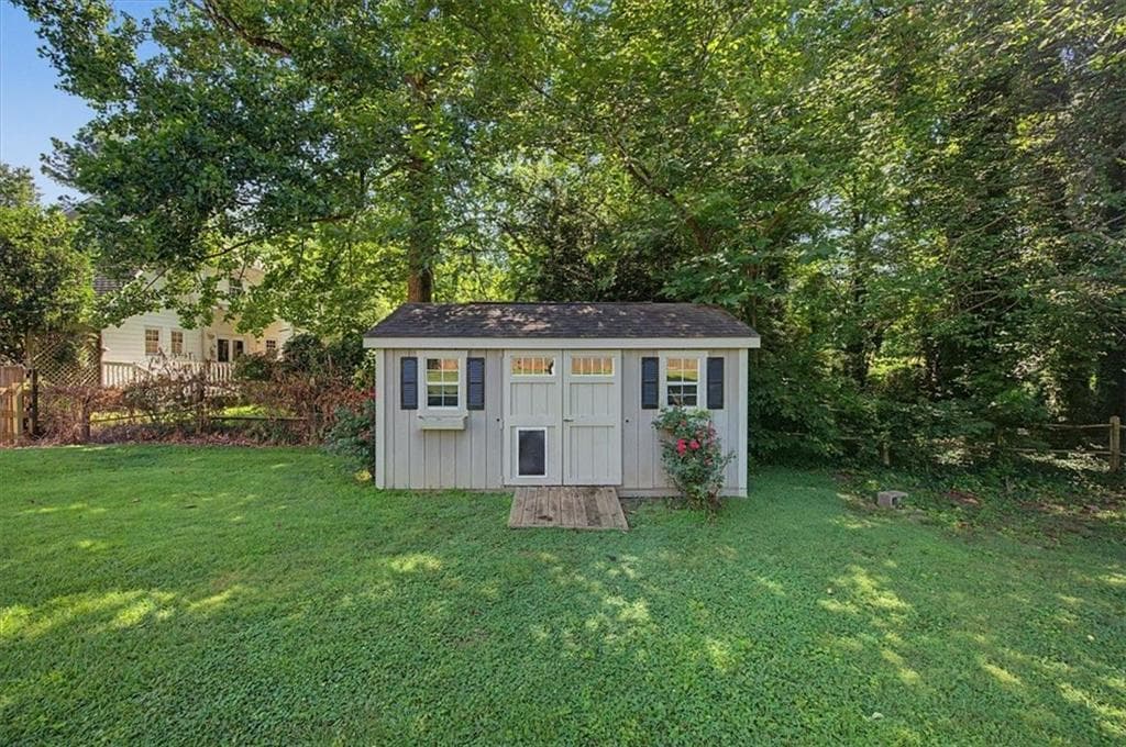 3 bedroom, 3 bathroom, 2,066 sq ft single family residence for sale at 4111 Falcon Shores Court, Acworth, GA 30101 — photo 4