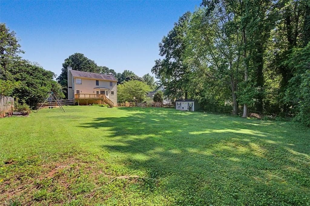 3 bedroom, 3 bathroom, 2,066 sq ft single family residence for sale at 4111 Falcon Shores Court, Acworth, GA 30101 — photo 3