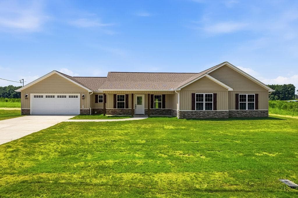 3 bedroom, 2 bathroom, 1,738 sq ft single family residence for sale at 1260 County Rd 118, Centre, AL 35960