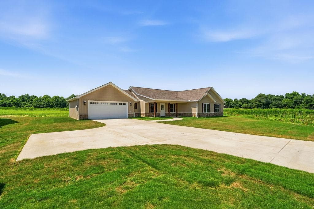3 bedroom, 2 bathroom, 1,738 sq ft single family residence for sale at 1260 County Rd 118, Centre, AL 35960 — photo 4