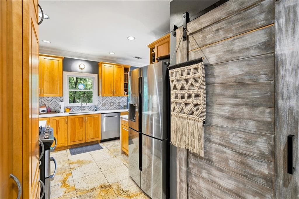 4 bedroom, 3 bathroom, 2,372 sq ft single family residence for rent at 4565 Windsor Park Place, Atlanta, GA 30342 for $4,400 a month — photo 4