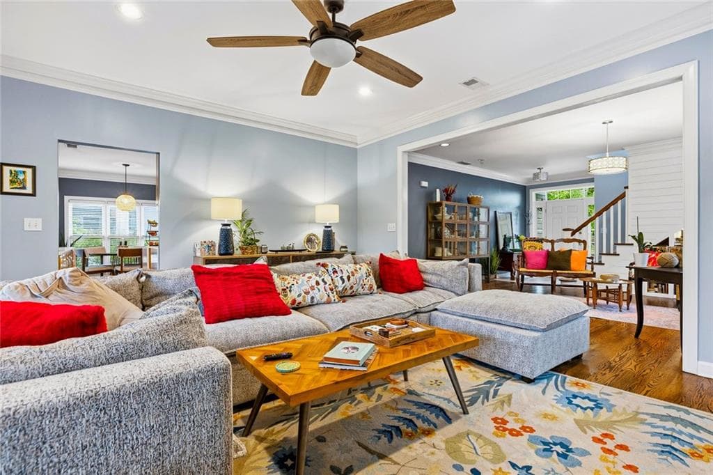 4 bedroom, 3 bathroom, 2,372 sq ft single family residence for rent at 4565 Windsor Park Place, Atlanta, GA 30342 for $4,400 a month — photo 5