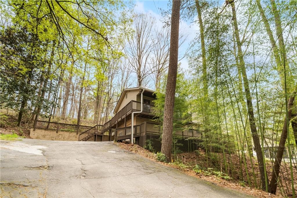 4 bedroom, 3 bathroom, 1,920 sq ft single family residence for sale at 5121 Heather Road, Smyrna, GA 30082 — photo 2