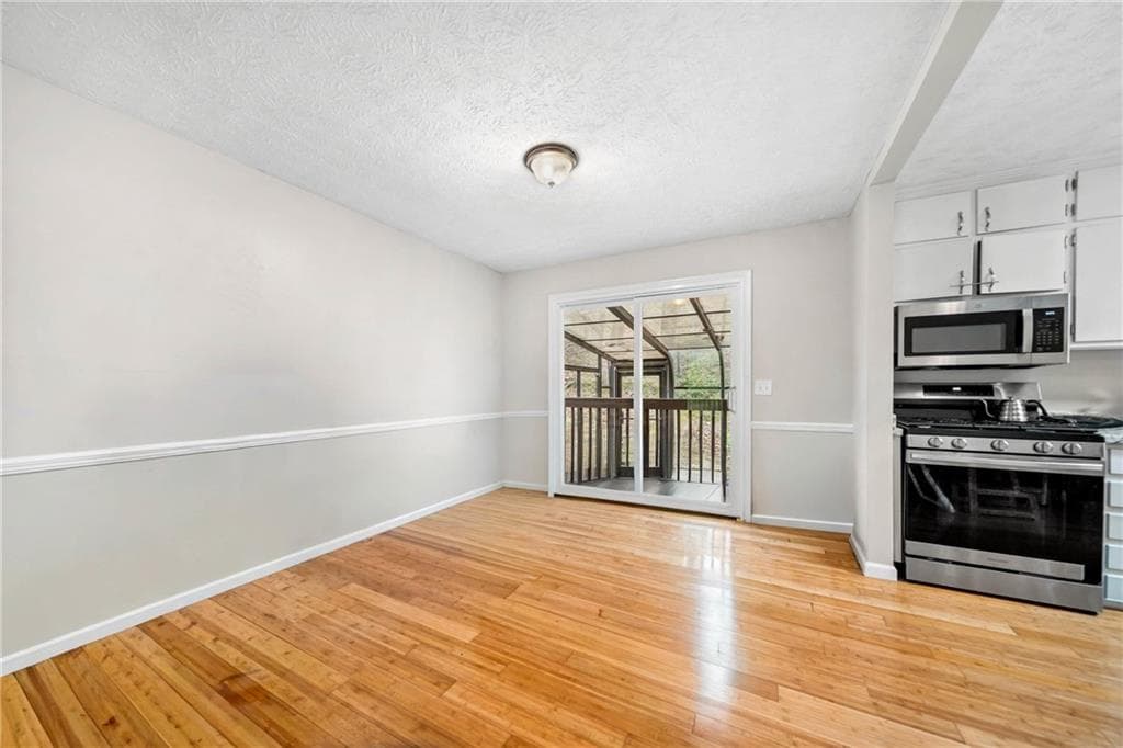 4 bedroom, 3 bathroom, 1,920 sq ft single family residence for sale at 5121 Heather Road, Smyrna, GA 30082 — photo 5