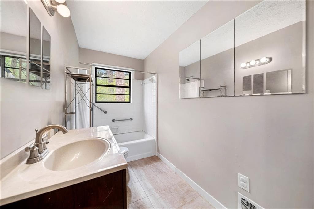 4 bedroom, 3 bathroom, 1,920 sq ft single family residence for sale at 5121 Heather Road, Smyrna, GA 30082 — photo 8