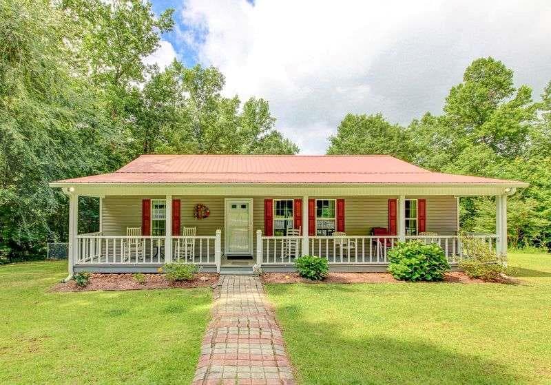 2 bedroom, 2 bathroom, 1,276 sq ft single family residence for sale at 840 Folds Road, Carrollton, GA 30116 — photo 1 of 42