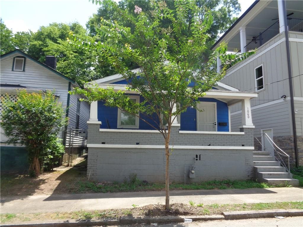 2 bedroom, 2 bathroom, 885 sq ft single family residence for sale at 1060 Garibaldi Street, Atlanta, GA 30310