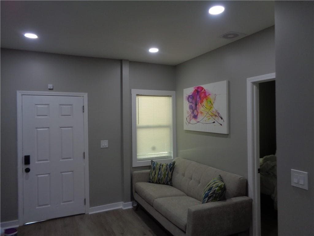 2 bedroom, 2 bathroom, 885 sq ft single family residence for sale at 1060 Garibaldi Street, Atlanta, GA 30310 — photo 3