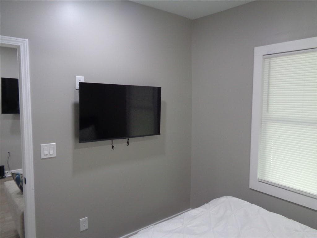2 bedroom, 2 bathroom, 885 sq ft single family residence for sale at 1060 Garibaldi Street, Atlanta, GA 30310 — photo 4