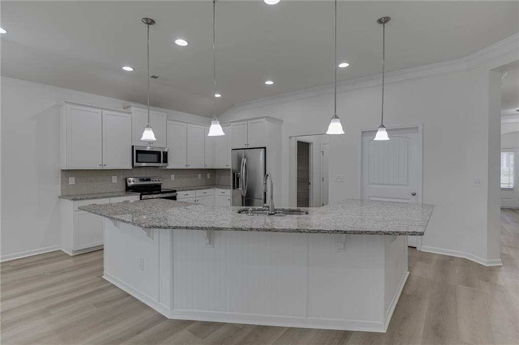 3 bedroom, 2 bathroom, 1,822 sq ft single family residence under contract at 381 Eagles Bluff Way, Hoschton, GA 30548 — photo 6