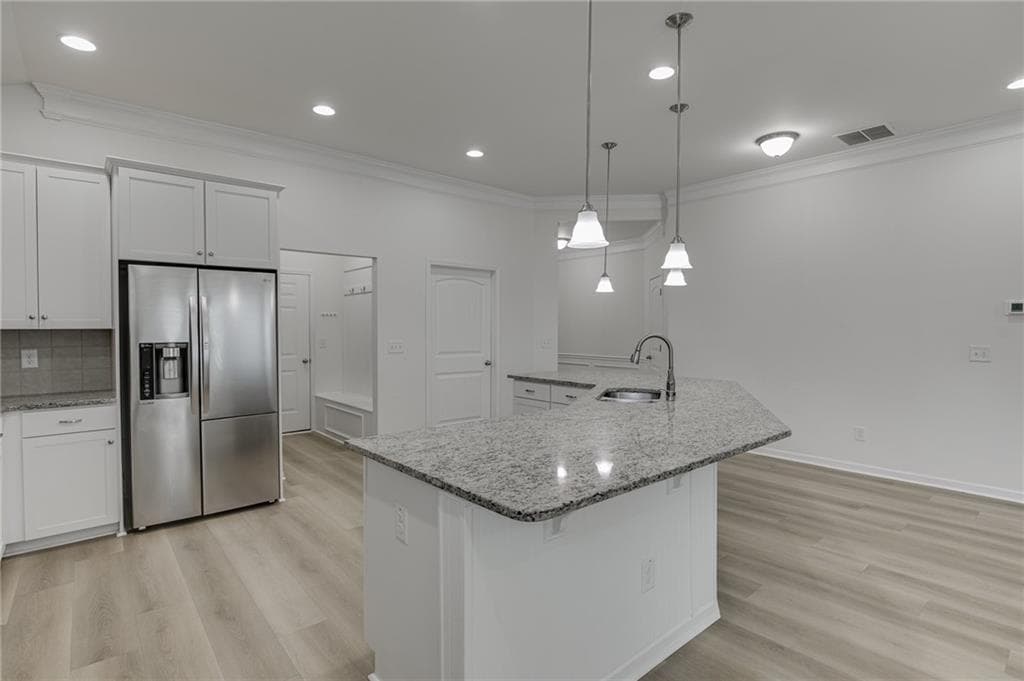 3 bedroom, 2 bathroom, 1,822 sq ft single family residence under contract at 381 Eagles Bluff Way, Hoschton, GA 30548 — photo 8