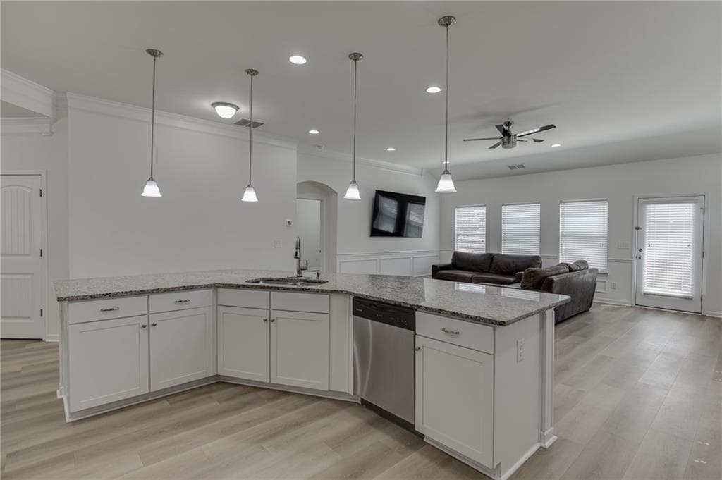 3 bedroom, 2 bathroom, 1,822 sq ft single family residence under contract at 381 Eagles Bluff Way, Hoschton, GA 30548 — photo 9