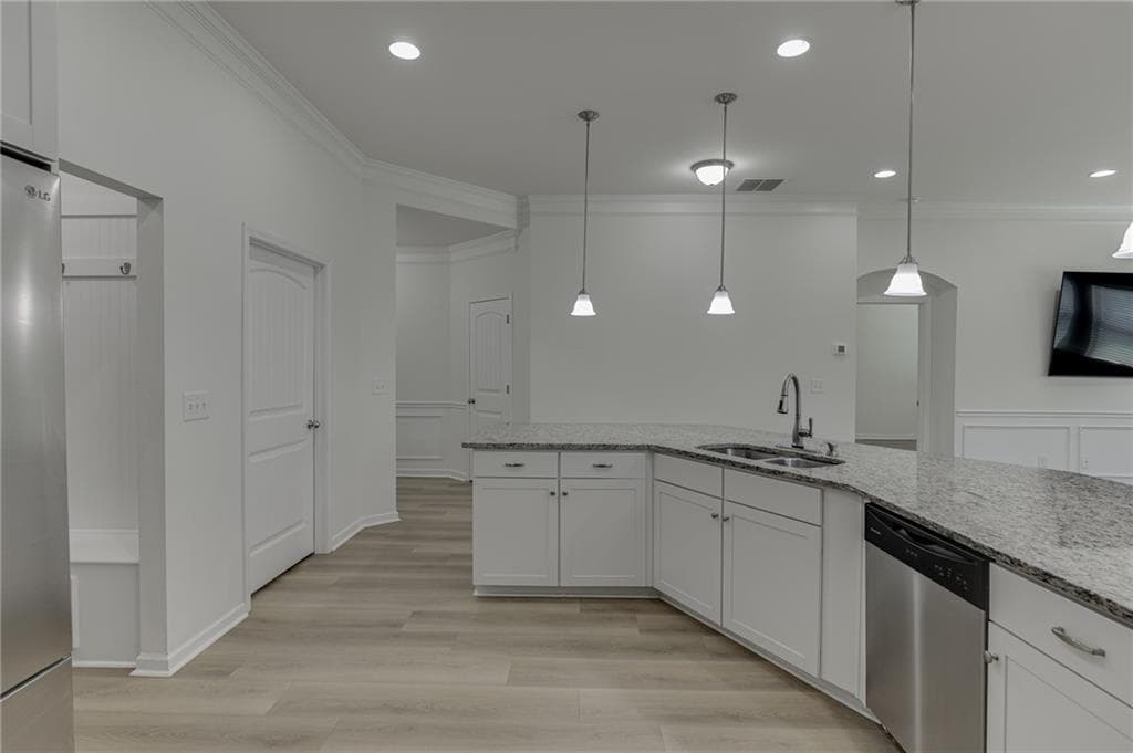 3 bedroom, 2 bathroom, 1,822 sq ft single family residence under contract at 381 Eagles Bluff Way, Hoschton, GA 30548 — photo 10