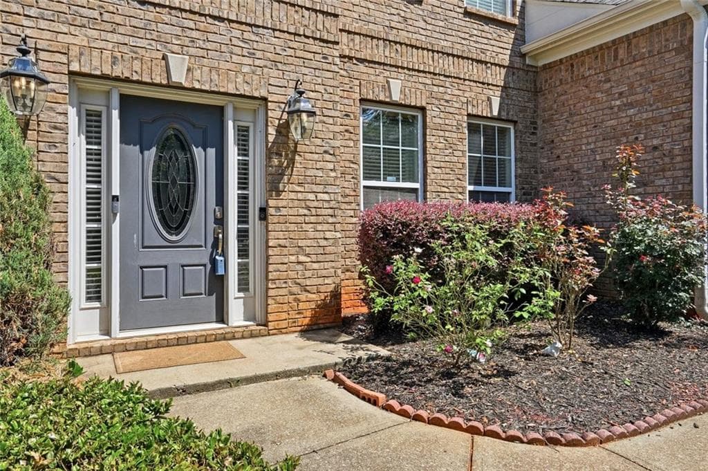 6 bedroom, 3 bathroom, 3,246 sq ft single family residence under contract at 1709 Maybell Trail, Lawrenceville, GA 30044 — photo 3