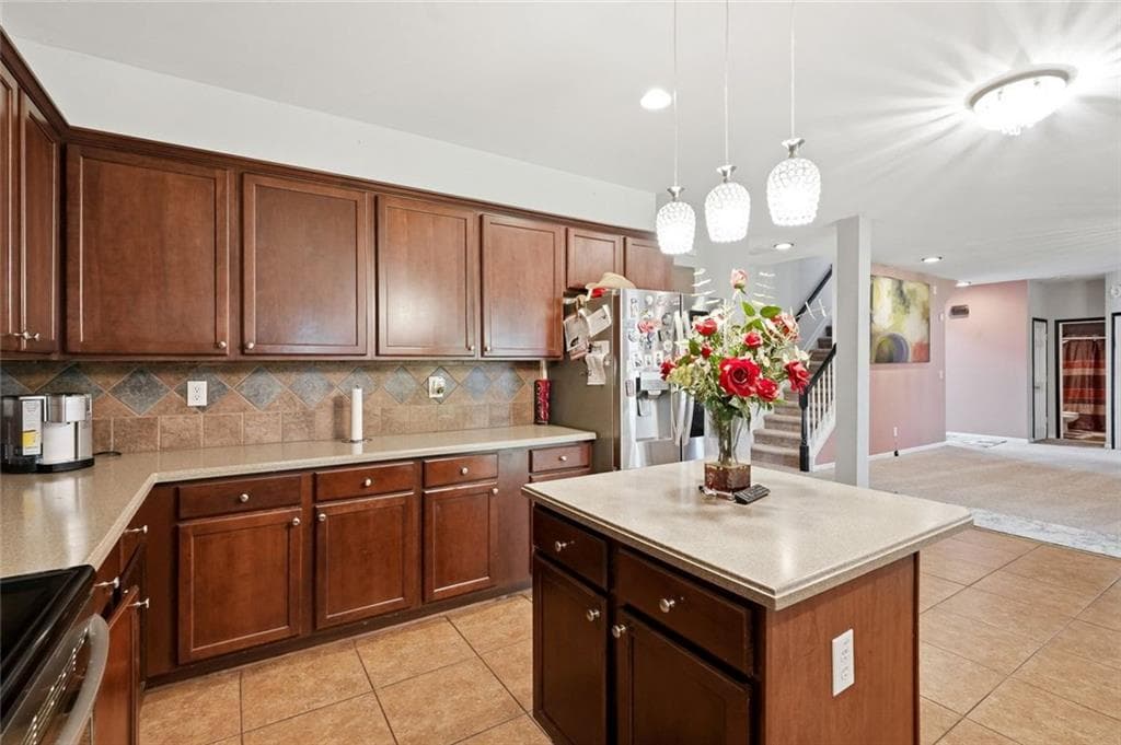 6 bedroom, 3 bathroom, 3,246 sq ft single family residence under contract at 1709 Maybell Trail, Lawrenceville, GA 30044 — photo 7