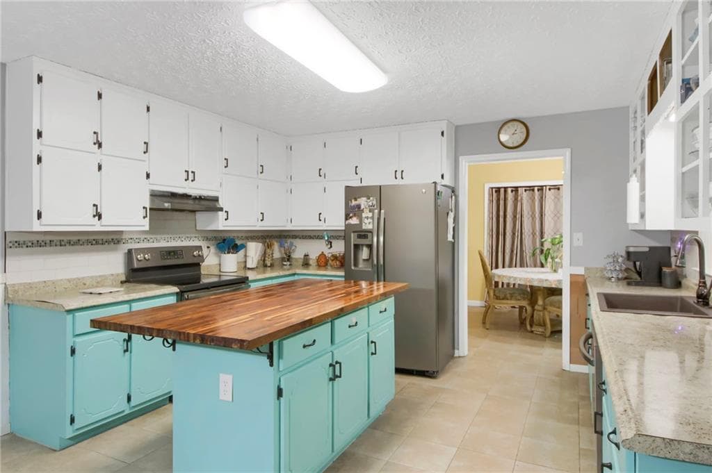 3 bedroom, 2 bathroom, 1,716 sq ft single family residence for sale at 112 Bridget Drive, Hampton, GA 30228 — photo 9