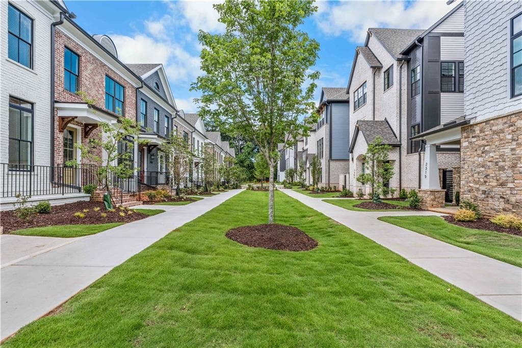 3 bedroom, 4 bathroom, 2,105 sq ft townhouse for sale at 3195 Paley Drive, Alpharetta, GA 30009 — photo 4