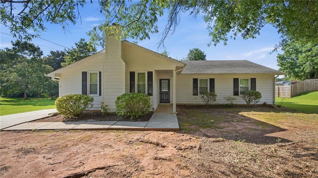 3 bedroom, 2 bathroom, 1,616 sq ft single family residence under contract at 248 Helen Drive, Monroe, GA 30656 — photo 2