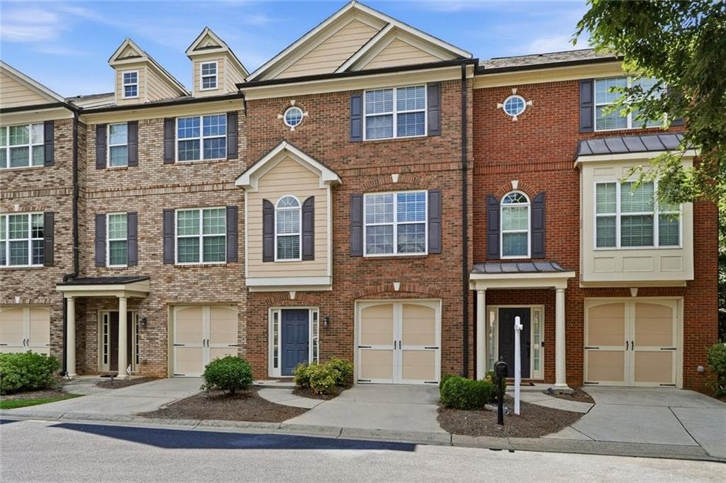 3 bedroom, 4 bathroom, 2,358 sq ft townhouse for rent at 1877 Appaloosa Run Trail, Buford, GA 30519 for $2,300 a month — photo 2