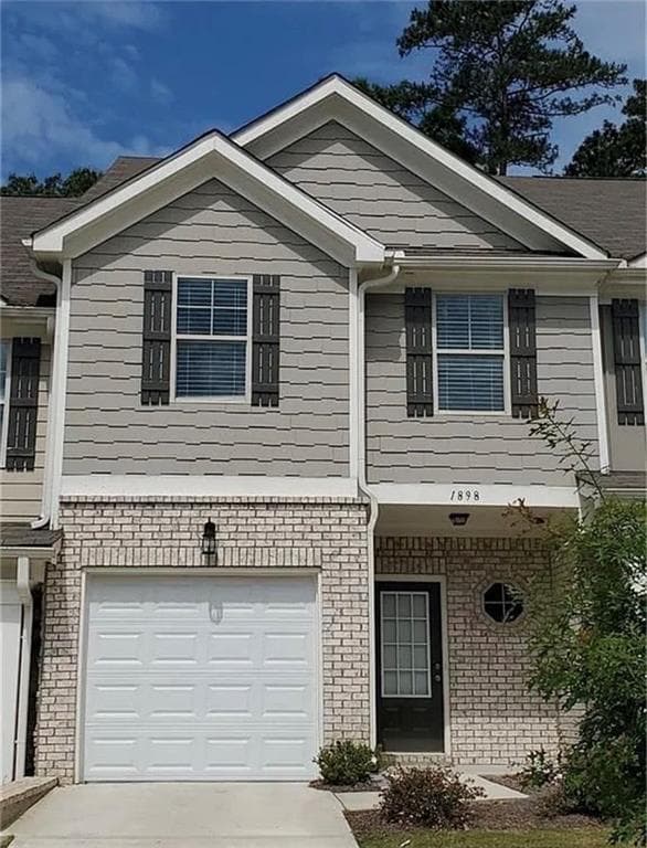 3 bedroom, 3 bathroom, 1,454 sq ft townhouse for rent at 1898 Old Dogwood, Jonesboro, GA 30238 for $1,700 a month — photo 1 of 16