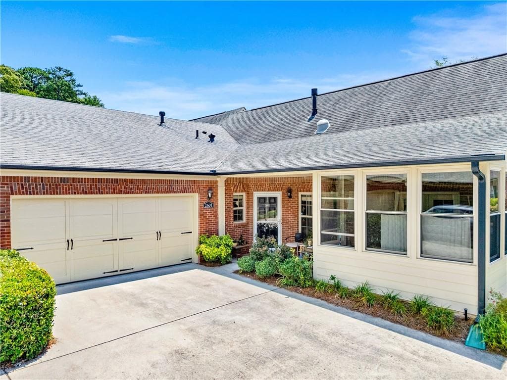 2 bedroom, 2 bathroom, 1,588 sq ft condominium for sale at 2601 Brookhavenrun Circle, Duluth, GA 30097 — photo 2