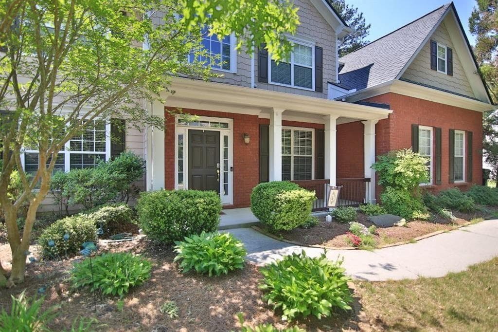 5 bedroom, 3 bathroom, 3,038 sq ft single family residence under contract at 3131 Seneca Farm Lane, Buford, GA 30519