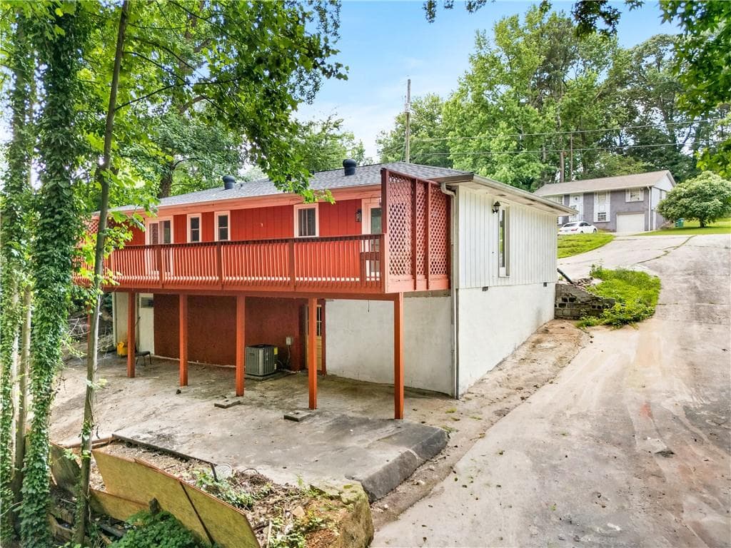 5 bedroom, 3 bathroom, 1,601 sq ft single family residence under contract at 4049 Green Oak Drive, Atlanta, GA 30340 — photo 3