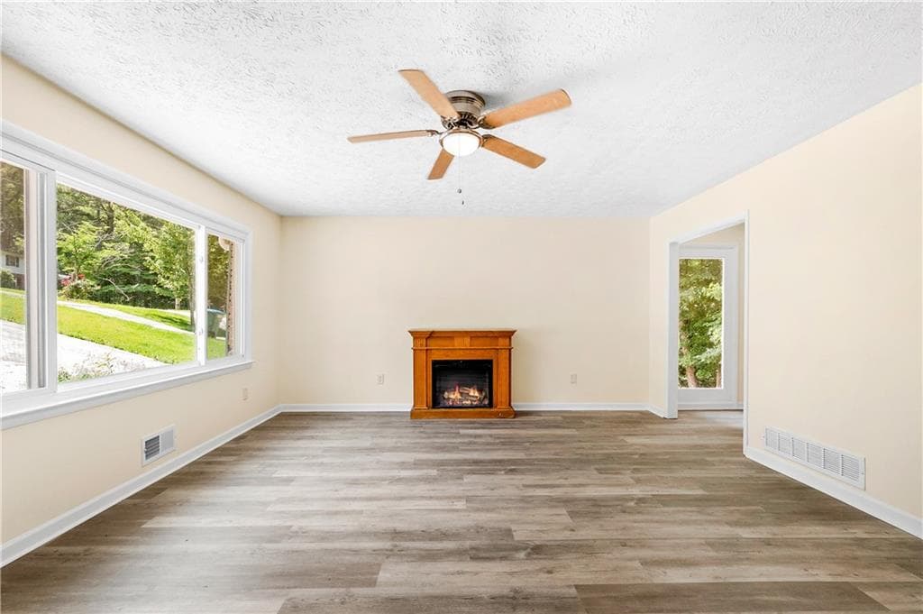 5 bedroom, 3 bathroom, 1,601 sq ft single family residence under contract at 4049 Green Oak Drive, Atlanta, GA 30340 — photo 5