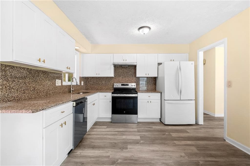 5 bedroom, 3 bathroom, 1,601 sq ft single family residence under contract at 4049 Green Oak Drive, Atlanta, GA 30340 — photo 7