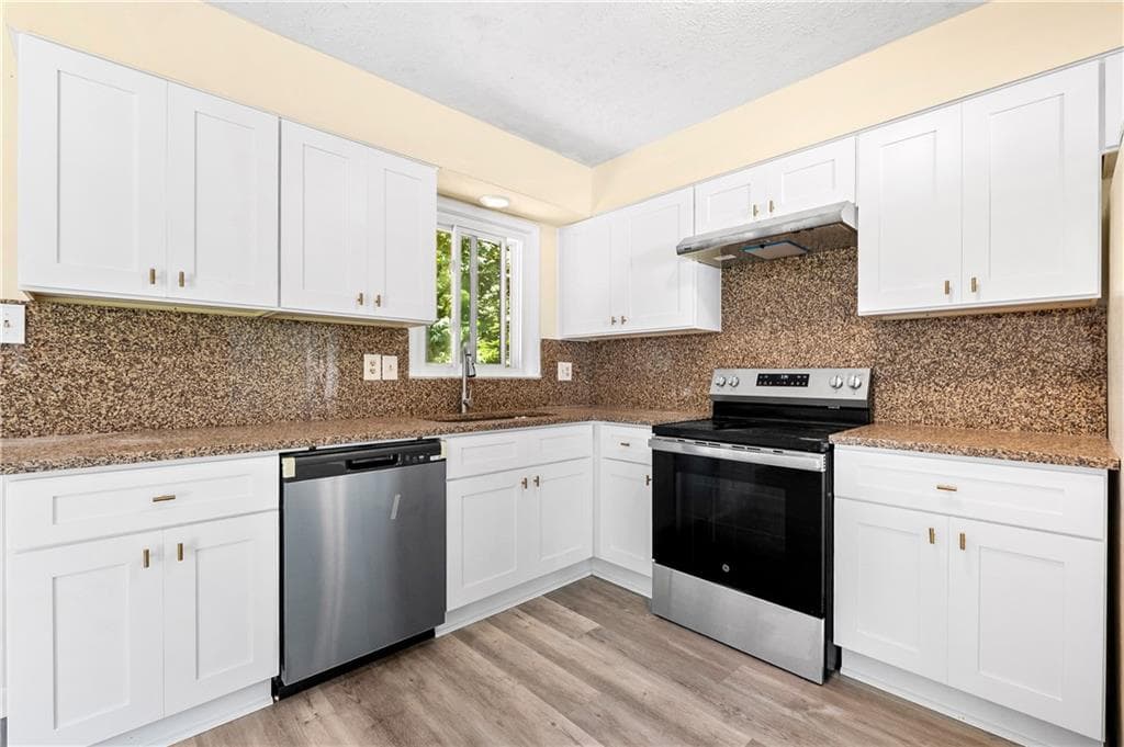 5 bedroom, 3 bathroom, 1,601 sq ft single family residence under contract at 4049 Green Oak Drive, Atlanta, GA 30340 — photo 8