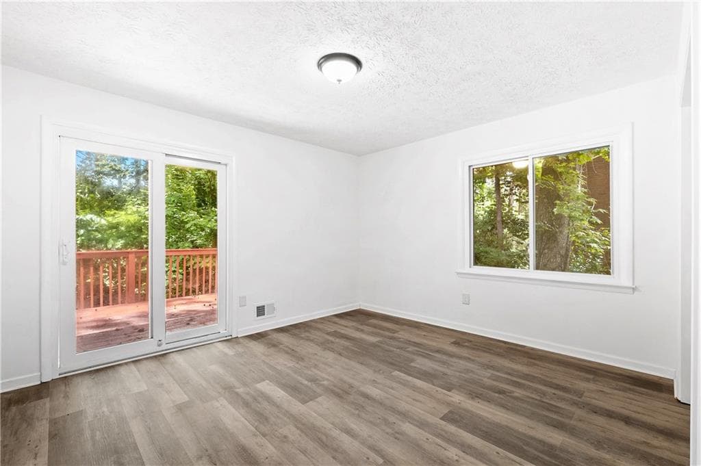 5 bedroom, 3 bathroom, 1,601 sq ft single family residence under contract at 4049 Green Oak Drive, Atlanta, GA 30340 — photo 9