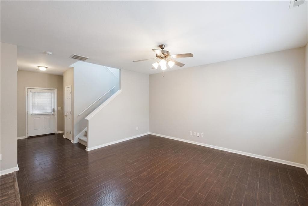 3 bedroom, 3 bathroom, 1,880 sq ft single family residence for sale at 160 Paxton Place, Newnan, GA 30263 — photo 3