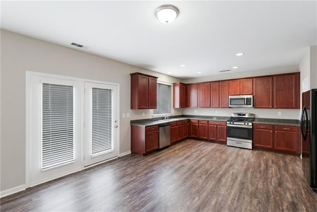 3 bedroom, 3 bathroom, 1,880 sq ft single family residence for sale at 160 Paxton Place, Newnan, GA 30263 — photo 4