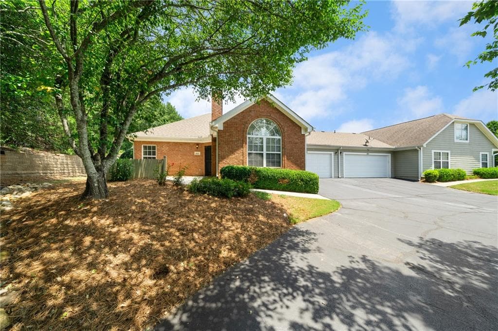 2 bedroom, 2 bathroom, 1,138 sq ft townhouse for sale at 3113 Orchard Ridge Circle, Duluth, GA 30096 — photo 1 of 31