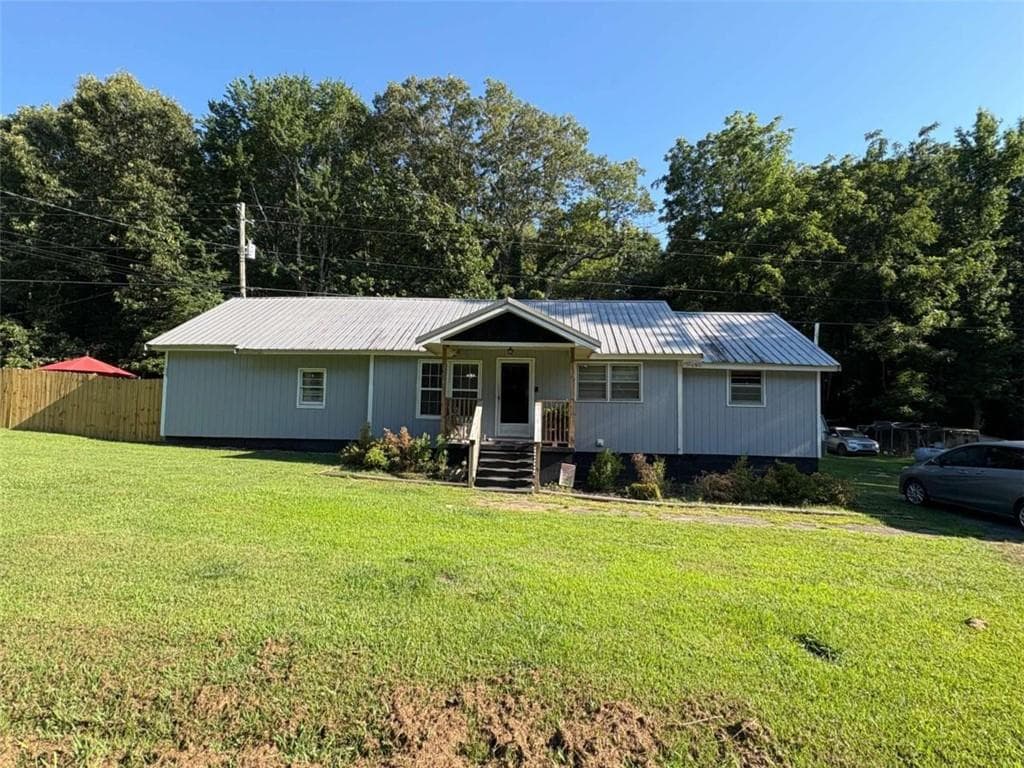3 bedroom, 2 bathroom, 1,404 sq ft single family residence under contract at 1049 Prior Station Road, Cedartown, GA 30125 — photo 2