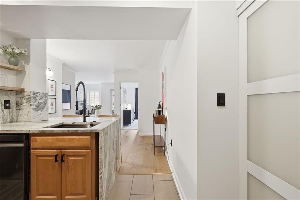 1 bedroom, 1 bathroom, 688 sq ft condominium for sale at 795 Hammond Drive 603, Sandy Springs, GA 30328 — photo 2