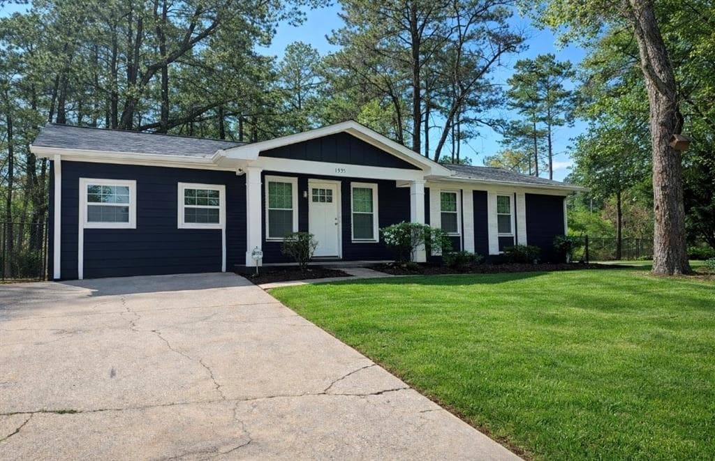 4 bedroom, 3 bathroom, 1,378 sq ft single family residence for rent at 1551 Pine Glen Circle, Decatur, GA 30035 for $1,995 a month — photo 2